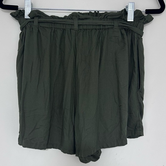Hollister Green Ultra High Rise Flowy Shorts with Belt Size Medium - Picture 2 of 6
